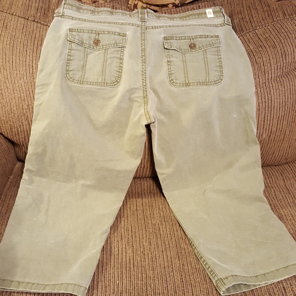 Levi capris - Picture 2 of 7